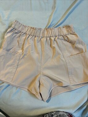 Vanilla Star Cream Elastic-Waist Athletic Shorts